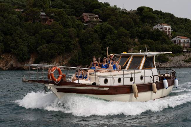 Addio Al Nubilato/Celibato In Barca con Pranzo o Cena a Bordo