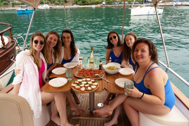 Addio Al Nubilato/Celibato In Barca con Pranzo o Cena a Bordo