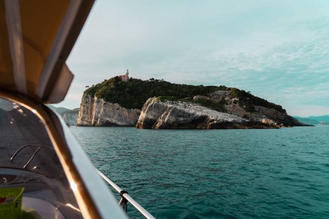 Tour Aperitivo e Cena in Barca al Tramonto dalle 18.30 alle 22.00