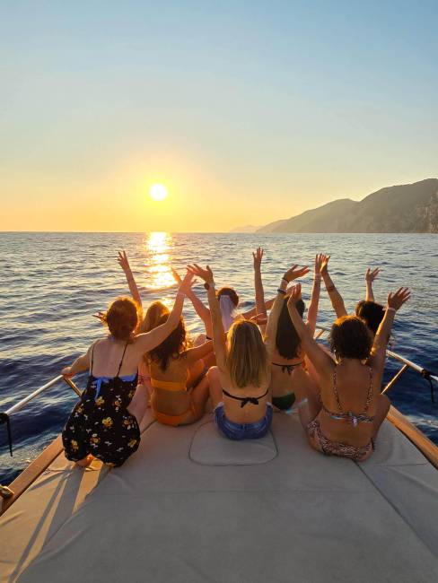 Tour in Barca al Tramonto e Aperitivo Cinque Terre da Monterosso
