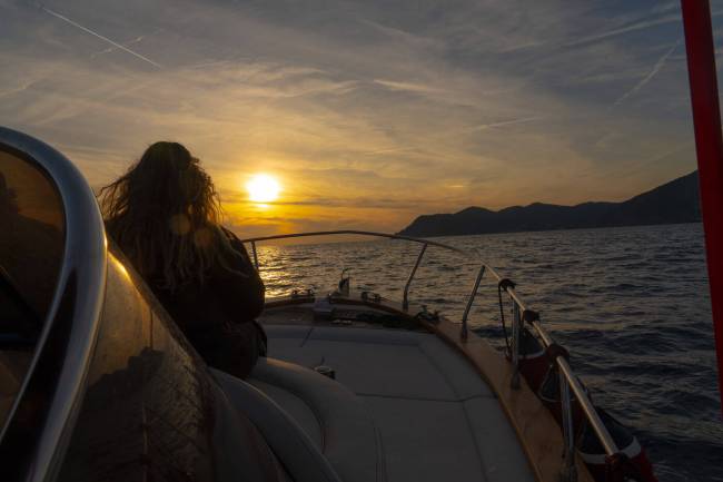 Tour in Barca al Tramonto e Aperitivo Cinque Terre da Monterosso